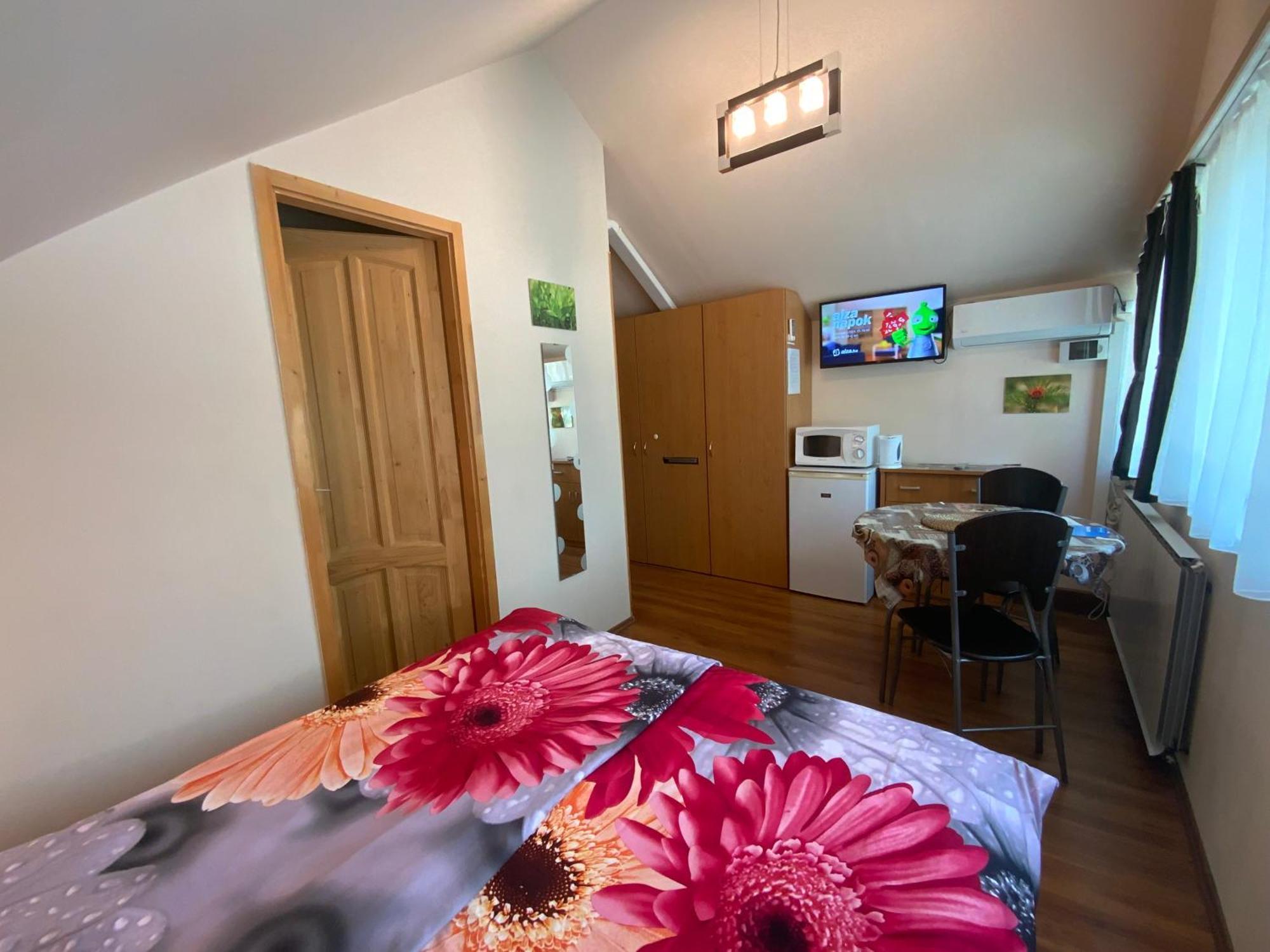 Elso Fecske Apartmanok Siófok Exteriör bild