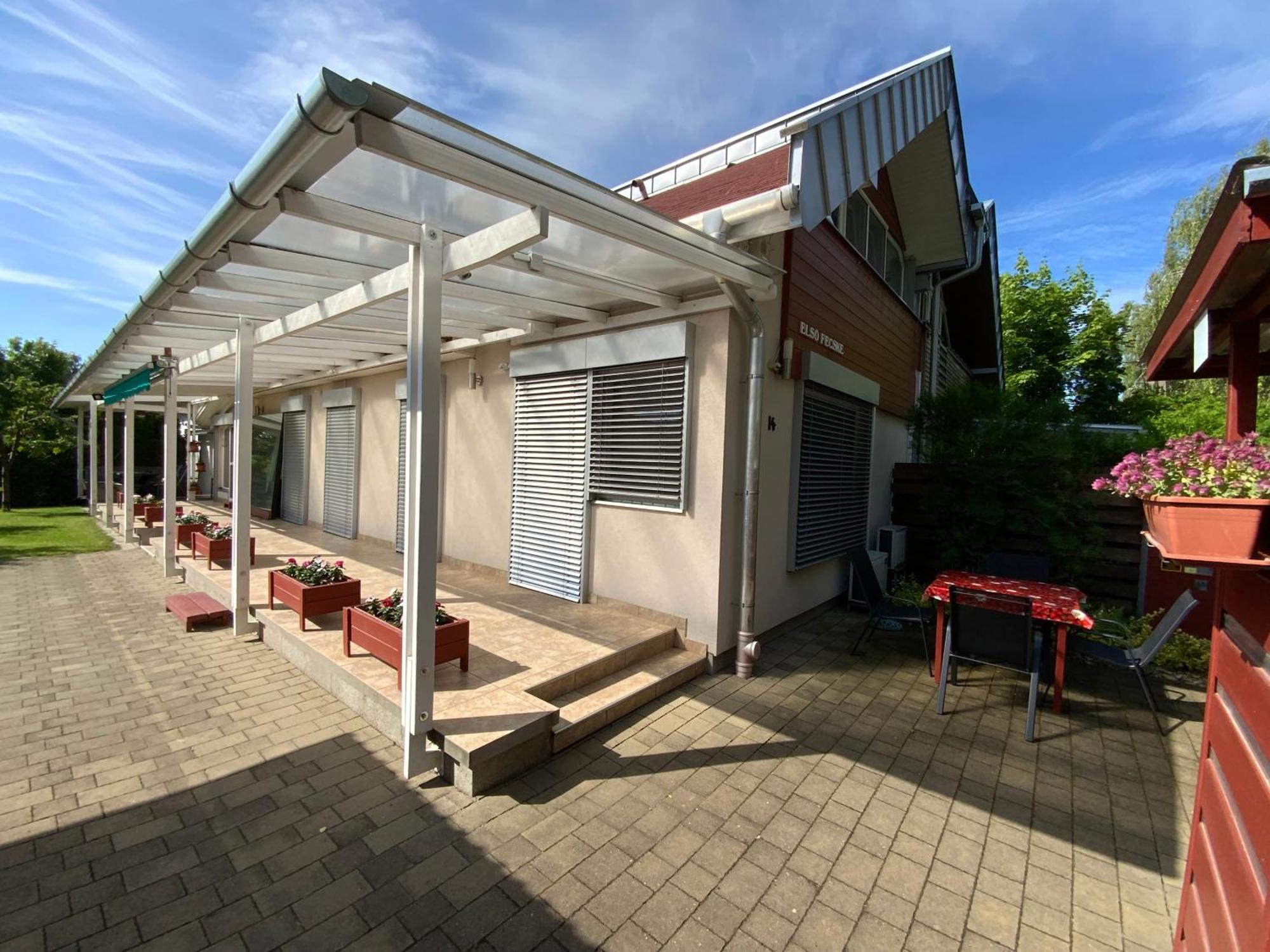 Elso Fecske Apartmanok Siófok Exteriör bild